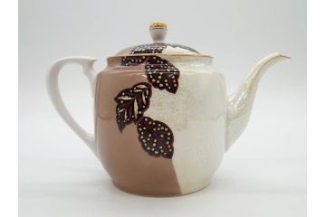 戦前　オールドTOTO　東洋陶器　TOYOTOKI KAISHA　落ち着いた上品さが魅力のティーセット(金彩、葉模様、東陶、トートー、プレート、ティーポット、ティーカップ、ソーサー、クリーマー、ミルクジャー、シュガーポット、ケース付き)(R-079510)　　
