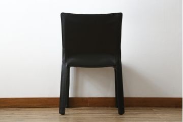 中古　Cassina(カッシーナ)　412　CAB(キャブ)　MARIO BELLINI(マリオベリーニ)　ブラック(黒)　シンプルモダンな空間づくりに活躍するアームレスチェア(ダイニングチェア、椅子、イス)(定価約24万円)(R-079511)