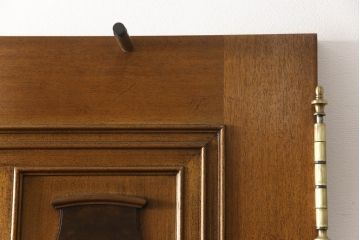 中古　特注品　クラシカルで重厚感のある佇まいが魅力的なドア1枚(木製扉、建具)(R-079512)