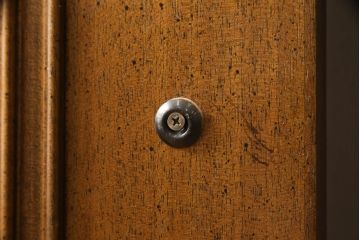 中古　特注品　クラシカルで重厚感のある佇まいが魅力的なドア1枚(木製扉、建具)(R-079512)