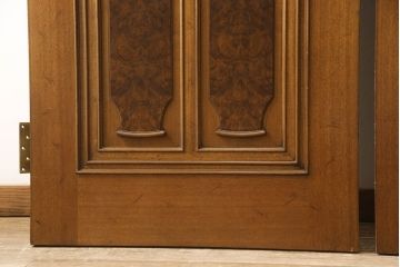 中古　特注品　クラシカルで重厚感のある佇まいが魅力的なドア1枚(木製扉、建具)(R-079512)