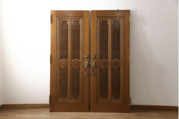 中古　特注品　クラシカルで重厚感のある佇まいが魅力的なドア1枚(木製扉、建具)(R-079512)