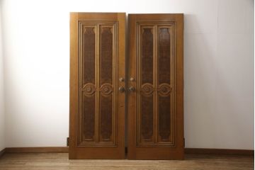 中古　特注品　クラシカルで重厚感のある佇まいが魅力的なドア1枚(木製扉、建具)(R-079512)