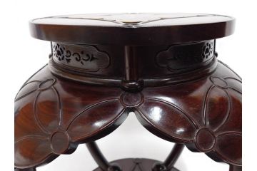 時代物　花菱蒔絵　お部屋を上品に演出する紫檀七宝式中央卓(唐木、家紋、花台、ミニテーブル、飾り台、木製、漆、共箱付き)(R-079514)