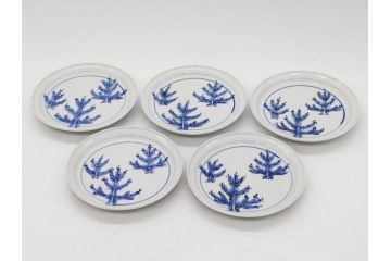 正木春蔵　九谷焼　染付　色絵　松梅文　約14cm　4.7寸　緻密なデザインが魅力の小皿5枚セット(花、樹木、豆皿、和皿、和食器、四寸七分)(R-079518)