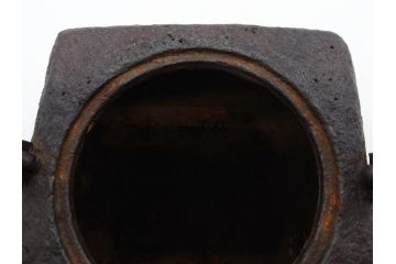 松寿堂　斑紫銅蓋　菊文　歴史を重ねた味わい深い四方鉄瓶(花、湯沸、湯瓶、茶道具、茶器、共箱付き)(R-079519)