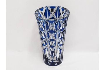フランス　Saint Louis(サンルイ)　クリスタルガラス　青被せ　高さ 約30cm　キラリと輝くカッティングが見事なフラワーベース(花瓶、花生、花入、花器、カットガラス)(R-079522)