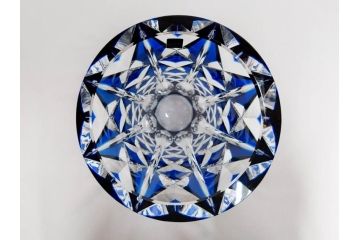 フランス　Saint Louis(サンルイ)　クリスタルガラス　青被せ　高さ 約30cm　キラリと輝くカッティングが見事なフラワーベース(花瓶、花生、花入、花器、カットガラス)(R-079522)