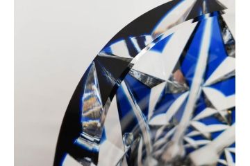 フランス　Saint Louis(サンルイ)　クリスタルガラス　青被せ　高さ 約30cm　キラリと輝くカッティングが見事なフラワーベース(花瓶、花生、花入、花器、カットガラス)(R-079522)