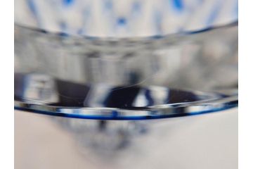 フランス　Saint Louis(サンルイ)　クリスタルガラス　青被せ　高さ 約30cm　キラリと輝くカッティングが見事なフラワーベース(花瓶、花生、花入、花器、カットガラス)(R-079522)