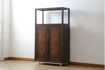 アジアンアンティーク　紫檀(シタン)材　唐物　古玩　彫刻が見事な飾り棚(茶棚、収納棚、戸棚、サイドキャビネット、靴箱、中国)(R-079525)