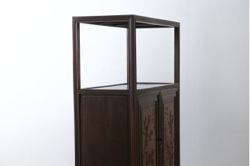 アジアンアンティーク　紫檀(シタン)材　唐物　古玩　彫刻が見事な飾り棚(茶棚、収納棚、戸棚、サイドキャビネット、靴箱、中国)(R-079525)