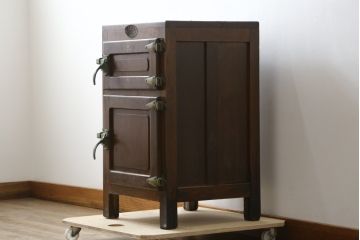 和製アンティーク　昭和レトロな空間づくりにおすすめの木製冷蔵庫(収納棚、戸棚、キャビネット、ディスプレイ)(R-079530)