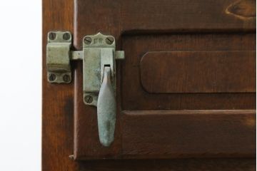 和製アンティーク　昭和レトロな空間づくりにおすすめの木製冷蔵庫(収納棚、戸棚、キャビネット、ディスプレイ)(R-079530)
