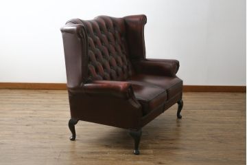 中古　イギリス　本革(レザー)　クラシカルな佇まいが魅力的なウィングバックソファ(ウイングバックソファ、チェスターフィールドソファ、2人掛け、2P、ラブソファ)(R-079532)