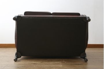 中古　イギリス　本革(レザー)　クラシカルな佇まいが魅力的なウィングバックソファ(ウイングバックソファ、チェスターフィールドソファ、2人掛け、2P、ラブソファ)(R-079532)