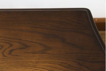 中古　飛騨産業　キツツキマーク　穂高シリーズ　気品あるクラシカルなデザインが魅力的なセンターテーブル(ローテーブル、リビングテーブル)(R-079537)
