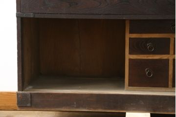 和製アンティーク　上手物!!　前面欅(ケヤキ)材　檜(ヒノキ)材　落ち着きのある佇まいが魅力的な大型関西帳場箪笥(時代箪笥、和たんす、収納タンス、整理箪笥、引き出し、サイドボード、サイドチェスト)(R-079538)
