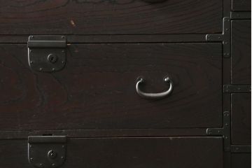 和製アンティーク　上手物!!　前面欅(ケヤキ)材　檜(ヒノキ)材　落ち着きのある佇まいが魅力的な大型関西帳場箪笥(時代箪笥、和たんす、収納タンス、整理箪笥、引き出し、サイドボード、サイドチェスト)(R-079538)
