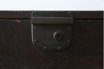 和製アンティーク　上手物!!　前面欅(ケヤキ)材　檜(ヒノキ)材　落ち着きのある佇まいが魅力的な大型関西帳場箪笥(時代箪笥、和たんす、収納タンス、整理箪笥、引き出し、サイドボード、サイドチェスト)(R-079538)