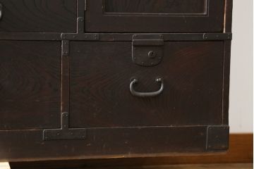 和製アンティーク　上手物!!　前面欅(ケヤキ)材　檜(ヒノキ)材　落ち着きのある佇まいが魅力的な大型関西帳場箪笥(時代箪笥、和たんす、収納タンス、整理箪笥、引き出し、サイドボード、サイドチェスト)(R-079538)