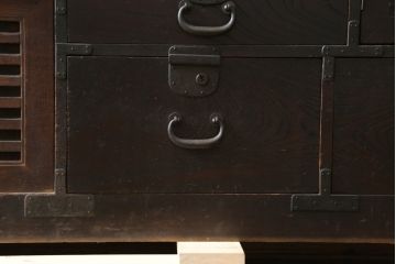 和製アンティーク　上手物!!　前面欅(ケヤキ)材　檜(ヒノキ)材　落ち着きのある佇まいが魅力的な大型関西帳場箪笥(時代箪笥、和たんす、収納タンス、整理箪笥、引き出し、サイドボード、サイドチェスト)(R-079538)