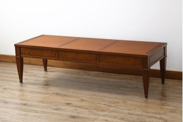 中古　DREXEL HERITAGE(ドレクセルヘリテイジ)　Triune(トライユン)　マホガニー材　クラシカルな佇まいのカクテルテーブル(センターテーブル、リビングテーブル、ローテーブル)(R-079539)