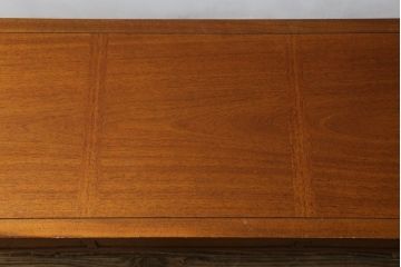 中古　DREXEL HERITAGE(ドレクセルヘリテイジ)　Triune(トライユン)　マホガニー材　クラシカルな佇まいのカクテルテーブル(センターテーブル、リビングテーブル、ローテーブル)(R-079539)