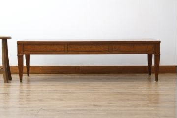 中古　DREXEL HERITAGE(ドレクセルヘリテイジ)　Triune(トライユン)　マホガニー材　クラシカルな佇まいのカクテルテーブル(センターテーブル、リビングテーブル、ローテーブル)(R-079539)