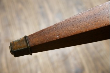 中古　DREXEL HERITAGE(ドレクセルヘリテイジ)　Triune(トライユン)　マホガニー材　クラシカルな佇まいのカクテルテーブル(センターテーブル、リビングテーブル、ローテーブル)(R-079539)
