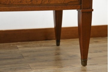 中古　DREXEL HERITAGE(ドレクセルヘリテイジ)　Triune(トライユン)　マホガニー材　クラシカルな佇まいのカクテルテーブル(センターテーブル、リビングテーブル、ローテーブル)(R-079539)