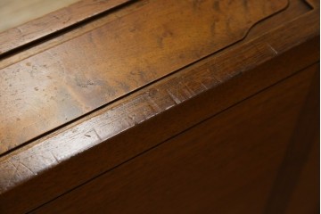 中古　DREXEL HERITAGE(ドレクセルヘリテイジ)　Triune(トライユン)　マホガニー材　クラシカルな佇まいのカクテルテーブル(センターテーブル、リビングテーブル、ローテーブル)(R-079539)
