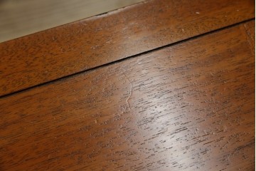 中古　DREXEL HERITAGE(ドレクセルヘリテイジ)　Triune(トライユン)　マホガニー材　クラシカルな佇まいのカクテルテーブル(センターテーブル、リビングテーブル、ローテーブル)(R-079539)