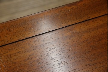 中古　DREXEL HERITAGE(ドレクセルヘリテイジ)　Triune(トライユン)　マホガニー材　クラシカルな佇まいのカクテルテーブル(センターテーブル、リビングテーブル、ローテーブル)(R-079539)