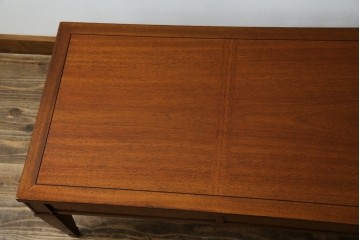 中古　DREXEL HERITAGE(ドレクセルヘリテイジ)　Triune(トライユン)　マホガニー材　クラシカルな佇まいのカクテルテーブル(センターテーブル、リビングテーブル、ローテーブル)(R-079539)
