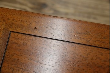 中古　DREXEL HERITAGE(ドレクセルヘリテイジ)　Triune(トライユン)　マホガニー材　クラシカルな佇まいのカクテルテーブル(センターテーブル、リビングテーブル、ローテーブル)(R-079539)