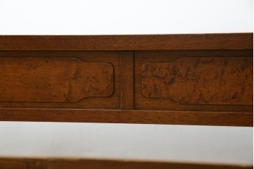 中古　DREXEL HERITAGE(ドレクセルヘリテイジ)　Triune(トライユン)　マホガニー材　クラシカルな佇まいのカクテルテーブル(センターテーブル、リビングテーブル、ローテーブル)(R-079539)
