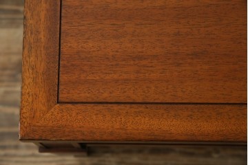 中古　DREXEL HERITAGE(ドレクセルヘリテイジ)　Triune(トライユン)　マホガニー材　クラシカルな佇まいのカクテルテーブル(センターテーブル、リビングテーブル、ローテーブル)(R-079539)
