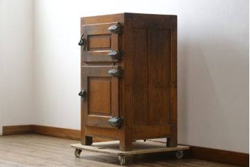 和製アンティーク　ディスプレイにおすすめ!昭和レトロな懐かしさ漂う木製冷蔵庫(冷蔵箱、収納棚、戸棚、サイドキャビネット、ディスプレイ雑貨)(R-079541)