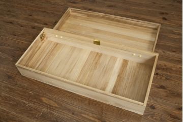 和製ビンテージ　国産　職人手造り品　透かしの金具が素敵な総桐箪笥(総桐たんす、並厚、和タンス、着物箪笥、衣装箪笥、引き出し、ヴィンテージ)(R-079543)
