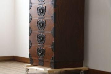 中古　美品　岩谷堂箪笥　引き出し7杯　こだわりの意匠が目を引く収納力抜群の縦型チェスト(整理箪笥、収納箪笥、引き出し、ハイチェスト、和たんす)(R-079544)