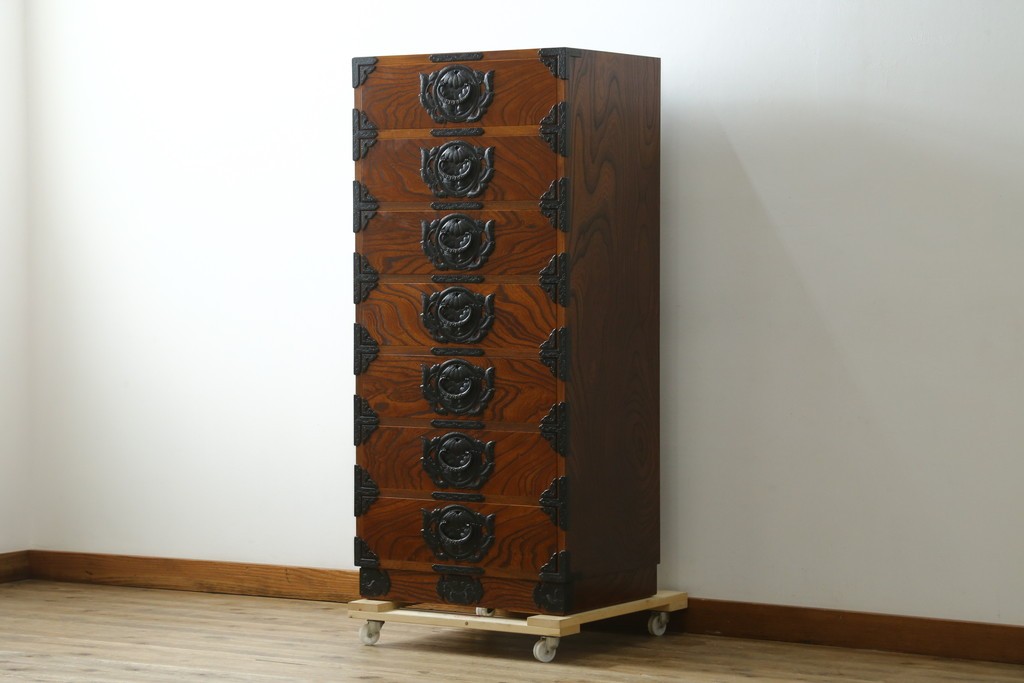 中古　美品　岩谷堂箪笥　引き出し7杯　こだわりの意匠が目を引く縦型チェスト　(R-079544)