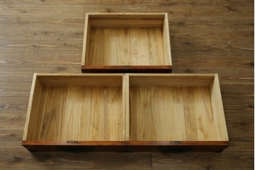 中古　美品　岩谷堂箪笥　引き出し7杯　こだわりの意匠が目を引く縦型チェスト　(R-079544)