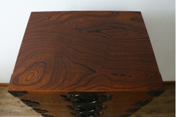 中古　美品　岩谷堂箪笥　引き出し7杯　こだわりの意匠が目を引く縦型チェスト　(R-079544)