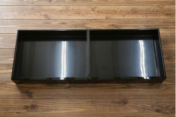 中古　輪島塗り　明斎　内扉にも精細で美しい蒔絵が施された贅沢な漆塗りの飾り棚(茶棚、違い棚、収納棚、戸棚)(定価約300万円)(R-079545)