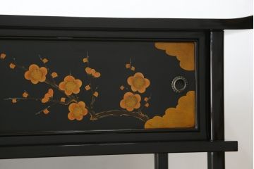 中古　輪島塗り　明斎　内扉にも精細で美しい蒔絵が施された贅沢な漆塗りの飾り棚(茶棚、違い棚、収納棚、戸棚)(定価約300万円)(R-079545)