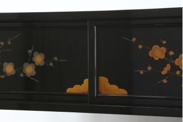 中古　輪島塗り　明斎　内扉にも精細で美しい蒔絵が施された贅沢な漆塗りの飾り棚(茶棚、違い棚、収納棚、戸棚)(定価約300万円)(R-079545)
