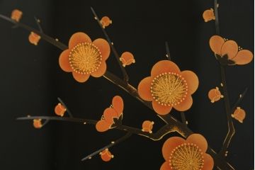 中古　輪島塗り　明斎　内扉にも精細で美しい蒔絵が施された贅沢な漆塗りの飾り棚(茶棚、違い棚、収納棚、戸棚)(定価約300万円)(R-079545)