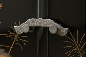 中古　輪島塗り　明斎　内扉にも精細で美しい蒔絵が施された贅沢な漆塗りの飾り棚(茶棚、違い棚、収納棚、戸棚)(定価約300万円)(R-079545)