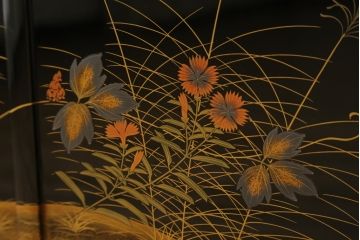 中古　輪島塗り　明斎　内扉にも精細で美しい蒔絵が施された贅沢な漆塗りの飾り棚(茶棚、違い棚、収納棚、戸棚)(定価約300万円)(R-079545)